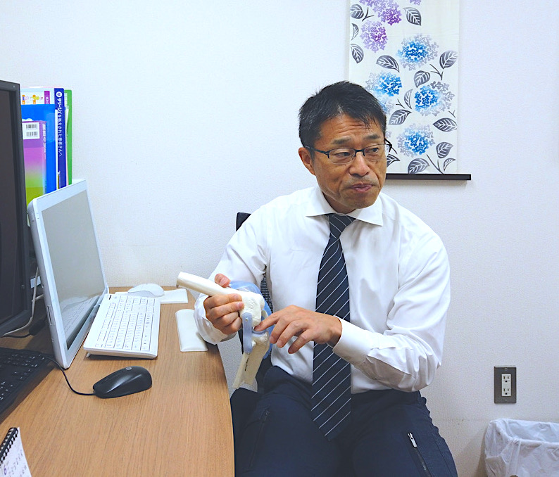 変形性膝関節症の原因7つ|どんな人がなりやすいのか、医師が解説し